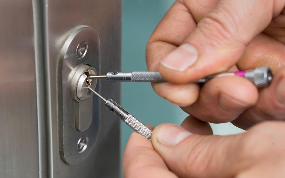 ouverture de porte claquée serrurier Argenteuil